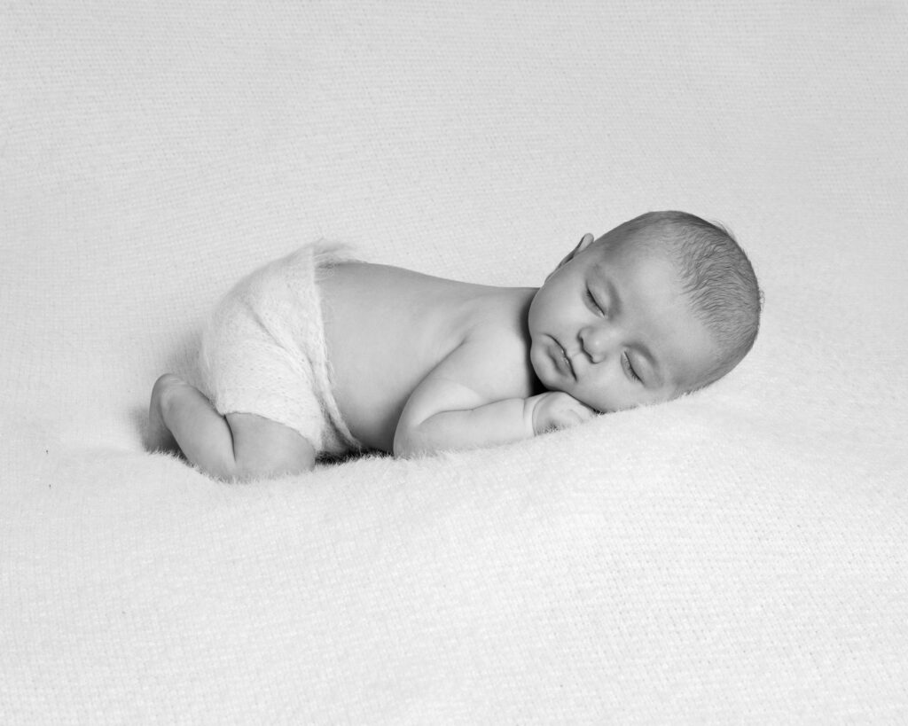 Sleeping newborn photo in SE4 home session